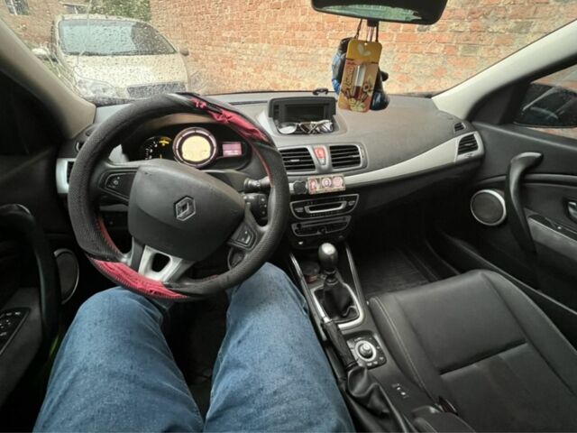 Черный Рено Меган, объемом двигателя 1.5 л и пробегом 220 тыс. км за 7500 $, фото 5 на Automoto.ua