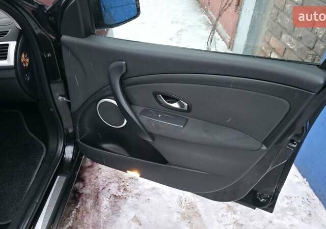 Черный Рено Меган, объемом двигателя 1.6 л и пробегом 185 тыс. км за 8200 $, фото 41 на Automoto.ua