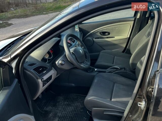 Черный Рено Меган, объемом двигателя 1.6 л и пробегом 206 тыс. км за 6700 $, фото 5 на Automoto.ua