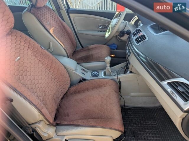 Чорний Рено Меган, об'ємом двигуна 1.4 л та пробігом 238 тис. км за 7700 $, фото 8 на Automoto.ua