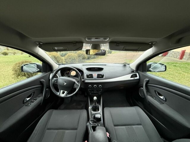 Черный Рено Меган, объемом двигателя 1.4 л и пробегом 185 тыс. км за 5999 $, фото 21 на Automoto.ua