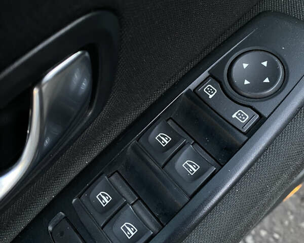 Черный Рено Меган, объемом двигателя 1.5 л и пробегом 210 тыс. км за 7100 $, фото 15 на Automoto.ua