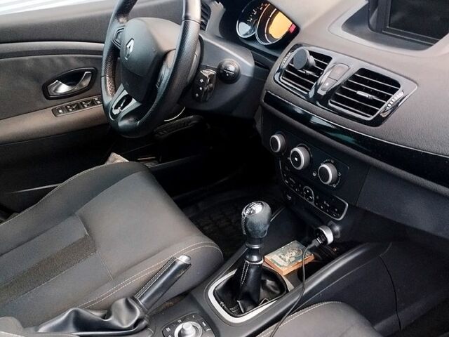 Черный Рено Меган, объемом двигателя 1.5 л и пробегом 300 тыс. км за 5800 $, фото 4 на Automoto.ua