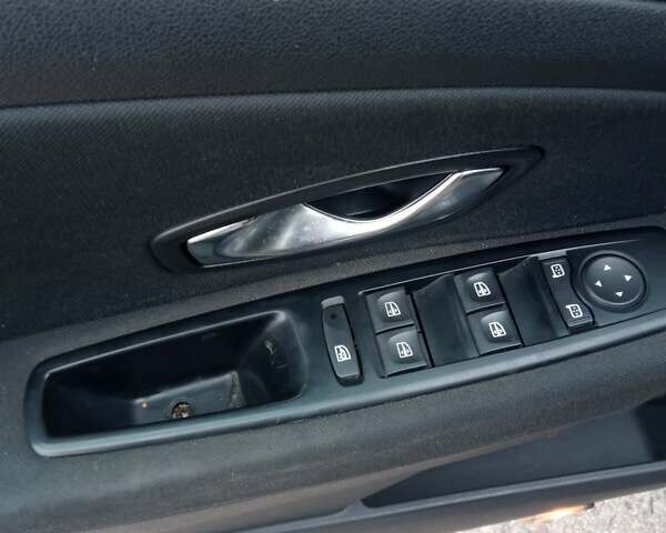 Рено Меган 2010 в Луцке на Automoto.ua Черный Рено Меган, объемом двигателя 1.6 л и пробегом 198 тыс. км за 6100 $, фото 42 на Automoto.ua