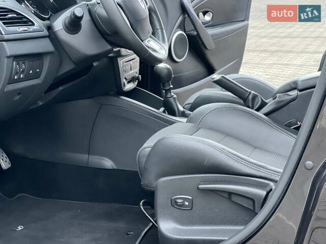 Черный Рено Меган, объемом двигателя 1.4 л и пробегом 170 тыс. км за 6900 $, фото 60 на Automoto.ua