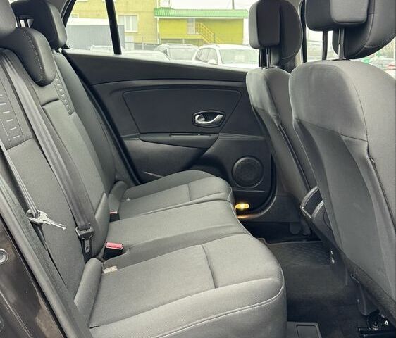 Чорний Рено Меган, об'ємом двигуна 1.6 л та пробігом 185 тис. км за 7600 $, фото 17 на Automoto.ua