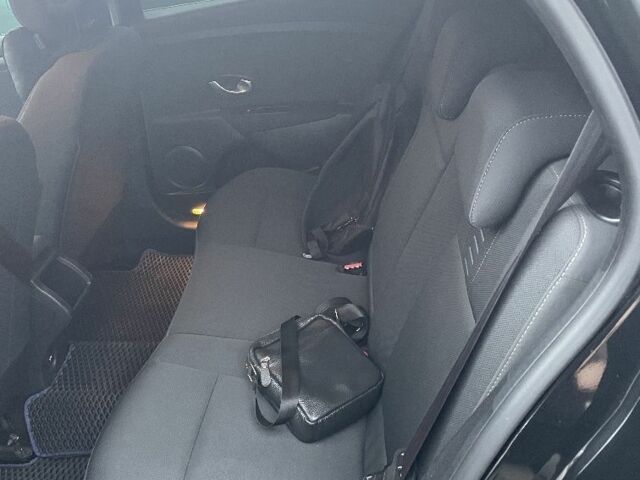 Черный Рено Меган, объемом двигателя 1.5 л и пробегом 330 тыс. км за 8000 $, фото 11 на Automoto.ua