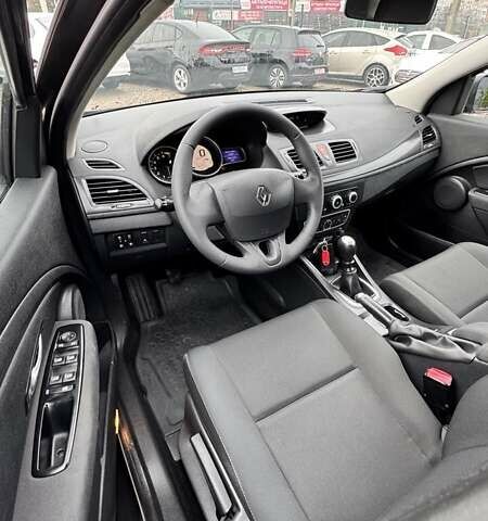 Черный Рено Меган, объемом двигателя 1.6 л и пробегом 186 тыс. км за 7600 $, фото 11 на Automoto.ua