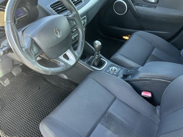 Черный Рено Меган, объемом двигателя 1.5 л и пробегом 243 тыс. км за 7600 $, фото 5 на Automoto.ua