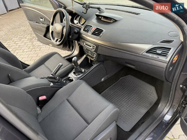 Рено Меган 2011 у Нововолинськ на Automoto.ua Чорний Рено Меган, об'ємом двигуна 1.46 л та пробігом 229 тис. км за 6500 $, фото 17 на Automoto.ua