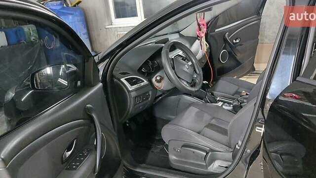 Чорний Рено Меган, об'ємом двигуна 1.4 л та пробігом 290 тис. км за 5999 $, фото 24 на Automoto.ua