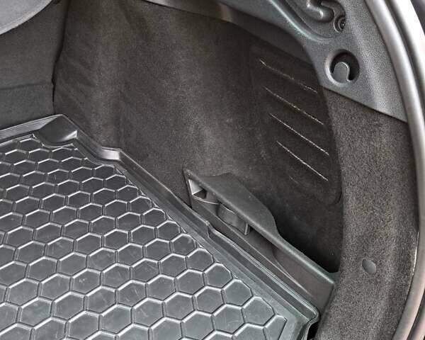 Черный Рено Меган, объемом двигателя 1.46 л и пробегом 249 тыс. км за 7650 $, фото 130 на Automoto.ua