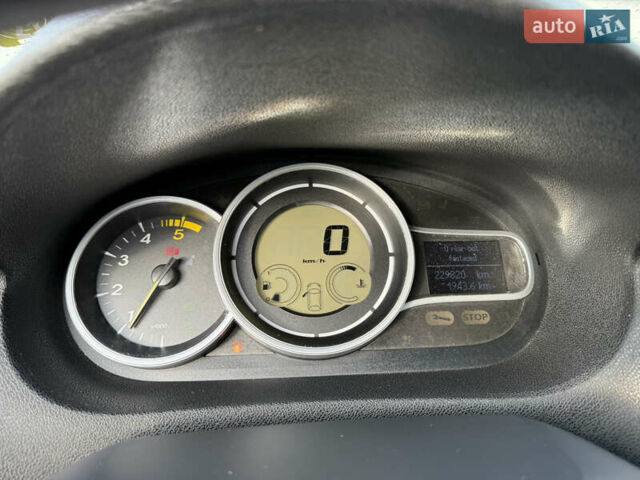 Рено Меган 2011 у Нововолинськ на Automoto.ua Чорний Рено Меган, об'ємом двигуна 1.46 л та пробігом 229 тис. км за 6500 $, фото 22 на Automoto.ua