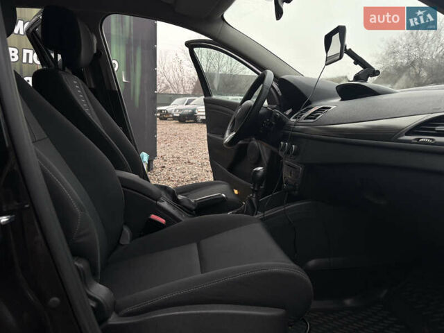 Черный Рено Меган, объемом двигателя 1.6 л и пробегом 285 тыс. км за 7300 $, фото 18 на Automoto.ua