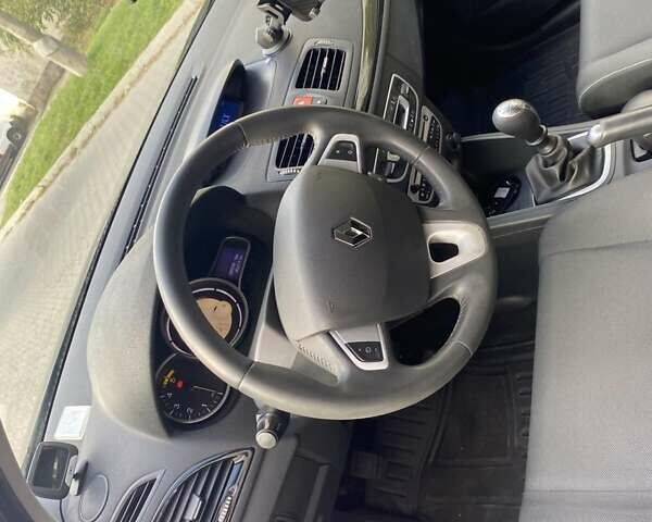 Рено Меган 2011 у Івано-Франківську на Automoto.ua Чорний Рено Меган, об'ємом двигуна 1.46 л та пробігом 289 тис. км за 6500 $, фото 3 на Automoto.ua