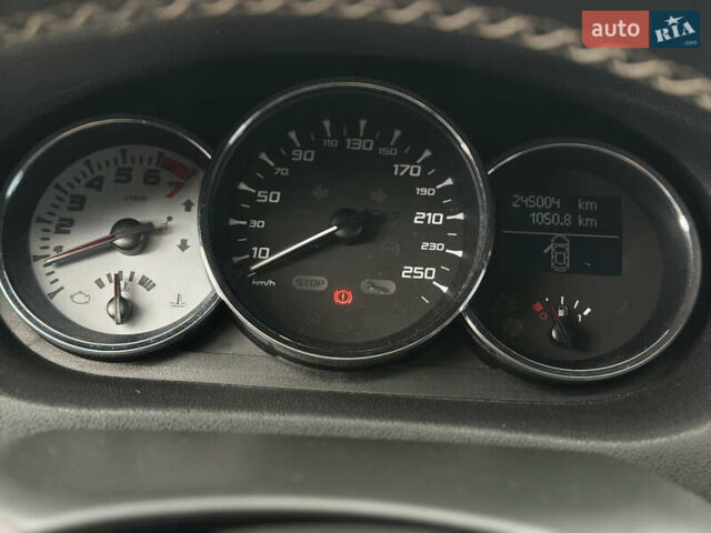 Черный Рено Меган, объемом двигателя 2 л и пробегом 245 тыс. км за 8499 $, фото 41 на Automoto.ua