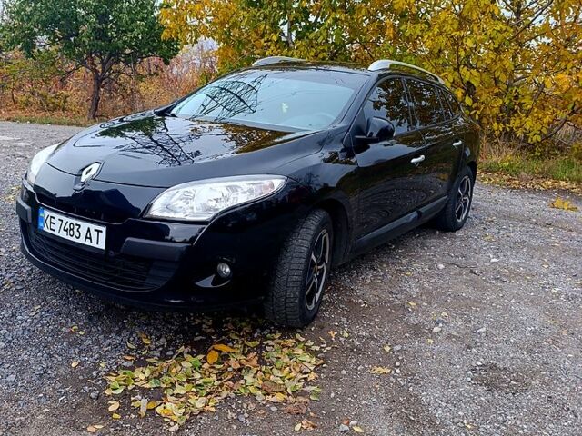 Черный Рено Меган, объемом двигателя 1.5 л и пробегом 260 тыс. км за 7500 $, фото 4 на Automoto.ua