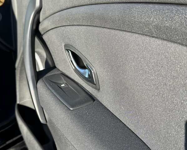 Чорний Рено Меган, об'ємом двигуна 1.6 л та пробігом 213 тис. км за 7500 $, фото 27 на Automoto.ua