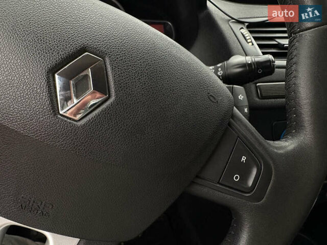 Черный Рено Меган, объемом двигателя 1.6 л и пробегом 285 тыс. км за 7300 $, фото 23 на Automoto.ua