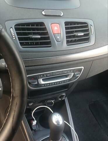 Черный Рено Меган, объемом двигателя 1.5 л и пробегом 202 тыс. км за 7700 $, фото 12 на Automoto.ua