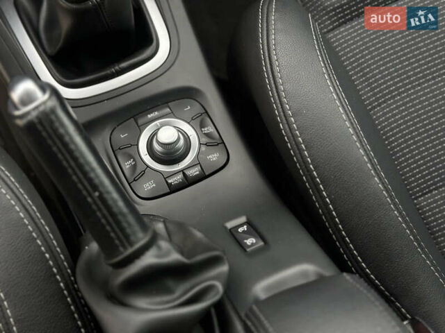 Черный Рено Меган, объемом двигателя 2 л и пробегом 245 тыс. км за 8499 $, фото 39 на Automoto.ua