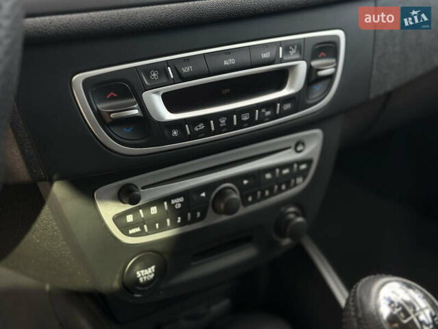 Черный Рено Меган, объемом двигателя 2 л и пробегом 245 тыс. км за 8499 $, фото 37 на Automoto.ua