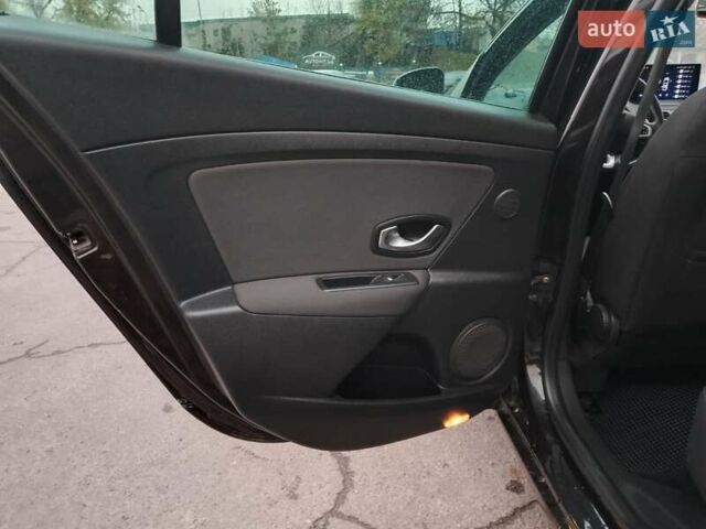 Черный Рено Меган, объемом двигателя 1.4 л и пробегом 225 тыс. км за 7500 $, фото 17 на Automoto.ua