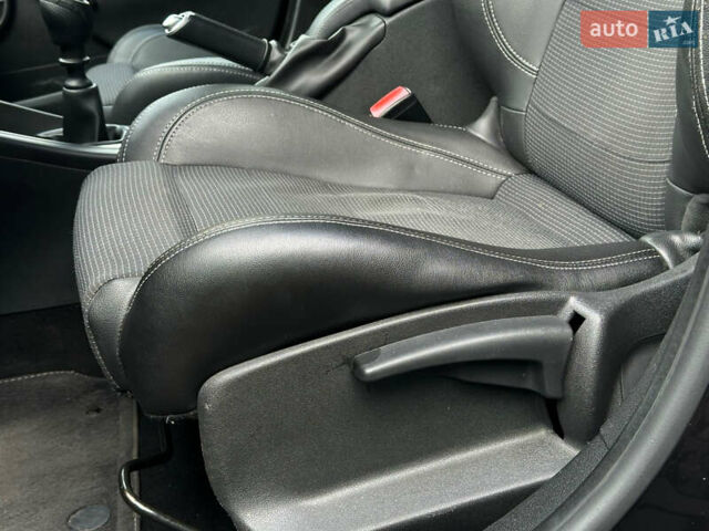 Черный Рено Меган, объемом двигателя 2 л и пробегом 245 тыс. км за 8499 $, фото 30 на Automoto.ua