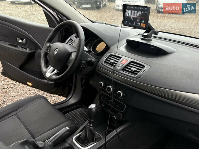 Черный Рено Меган, объемом двигателя 1.6 л и пробегом 285 тыс. км за 7300 $, фото 19 на Automoto.ua