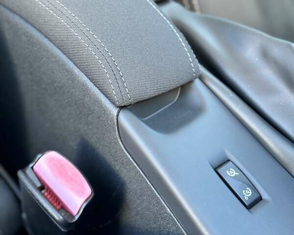 Чорний Рено Меган, об'ємом двигуна 1.6 л та пробігом 213 тис. км за 7500 $, фото 38 на Automoto.ua