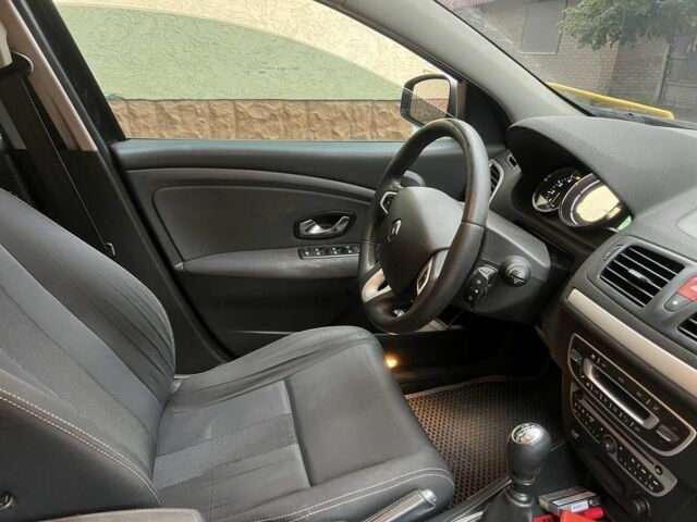 Чорний Рено Меган, об'ємом двигуна 1.9 л та пробігом 240 тис. км за 7200 $, фото 4 на Automoto.ua