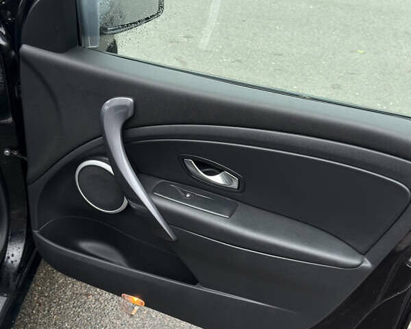 Черный Рено Меган, объемом двигателя 1.46 л и пробегом 345 тыс. км за 6500 $, фото 17 на Automoto.ua