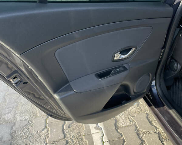 Черный Рено Меган, объемом двигателя 1.5 л и пробегом 251 тыс. км за 6500 $, фото 9 на Automoto.ua