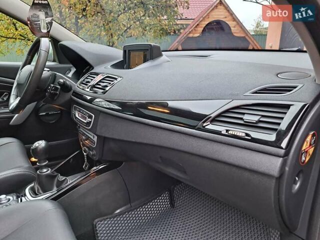 Черный Рено Меган, объемом двигателя 1.46 л и пробегом 249 тыс. км за 7650 $, фото 109 на Automoto.ua