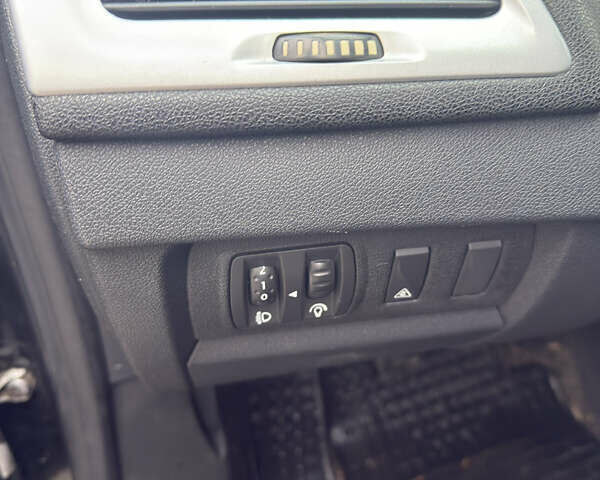 Черный Рено Меган, объемом двигателя 1.46 л и пробегом 320 тыс. км за 7500 $, фото 8 на Automoto.ua