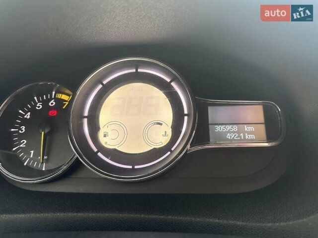 Черный Рено Меган, объемом двигателя 1.4 л и пробегом 306 тыс. км за 7000 $, фото 23 на Automoto.ua