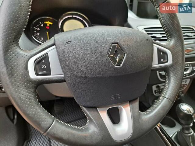 Черный Рено Меган, объемом двигателя 1.46 л и пробегом 249 тыс. км за 7650 $, фото 79 на Automoto.ua