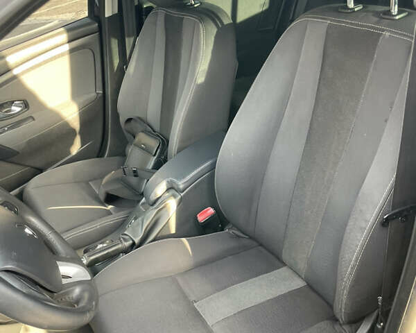 Черный Рено Меган, объемом двигателя 1.5 л и пробегом 251 тыс. км за 6500 $, фото 5 на Automoto.ua