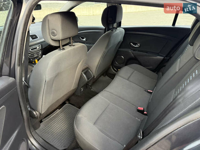 Рено Меган 2011 у Нововолинськ на Automoto.ua Чорний Рено Меган, об'ємом двигуна 1.46 л та пробігом 229 тис. км за 6500 $, фото 18 на Automoto.ua