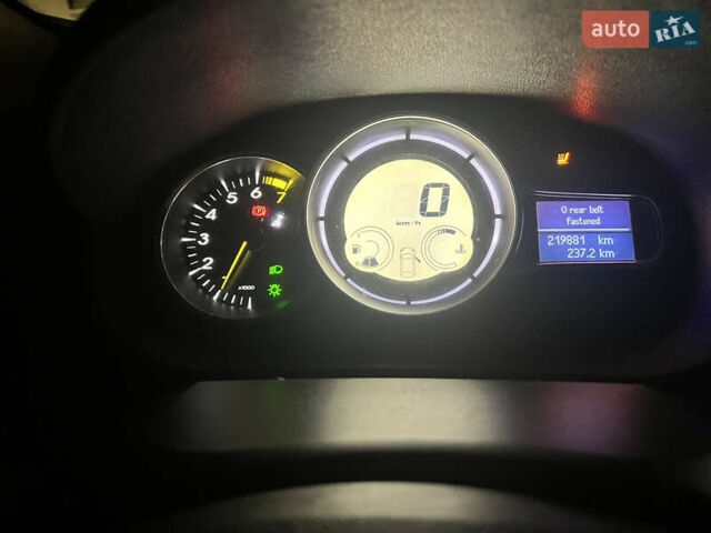 Чорний Рено Меган, об'ємом двигуна 1.6 л та пробігом 219 тис. км за 6800 $, фото 12 на Automoto.ua