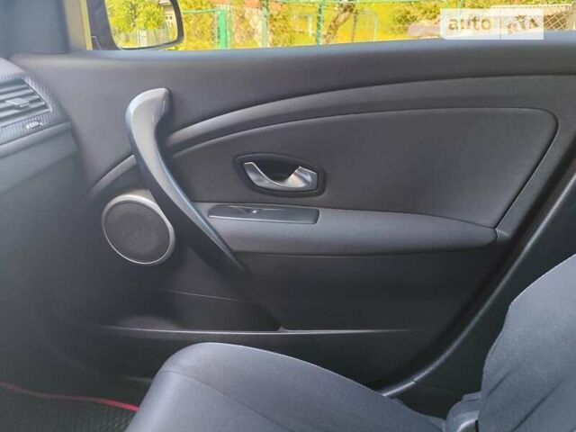 Чорний Рено Меган, об'ємом двигуна 1.9 л та пробігом 285 тис. км за 7600 $, фото 6 на Automoto.ua