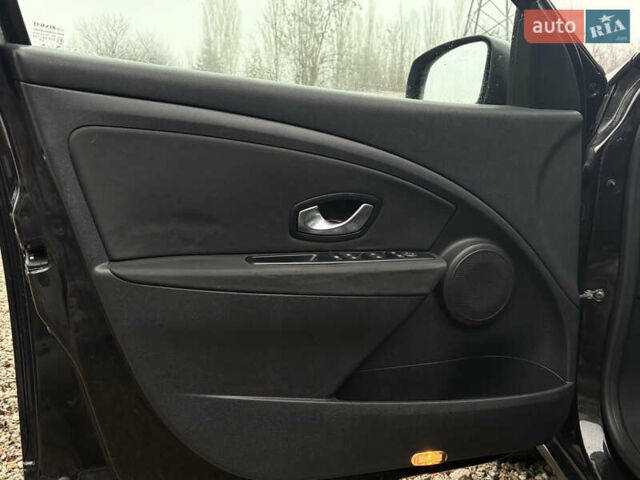 Черный Рено Меган, объемом двигателя 1.6 л и пробегом 285 тыс. км за 7300 $, фото 10 на Automoto.ua