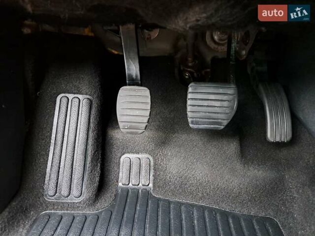 Черный Рено Меган, объемом двигателя 1.46 л и пробегом 249 тыс. км за 7650 $, фото 106 на Automoto.ua