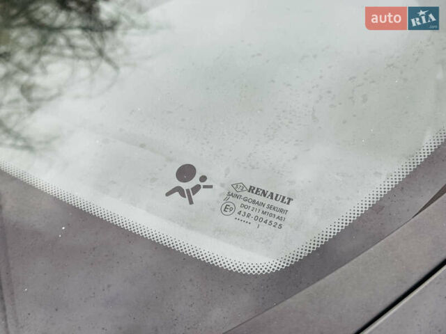 Чорний Рено Меган, об'ємом двигуна 1.6 л та пробігом 149 тис. км за 6999 $, фото 22 на Automoto.ua