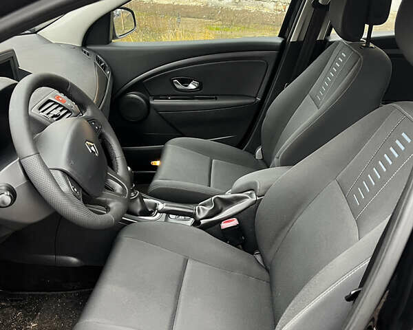 Черный Рено Меган, объемом двигателя 1.6 л и пробегом 219 тыс. км за 7450 $, фото 26 на Automoto.ua