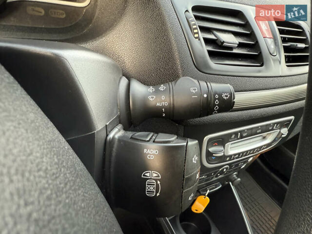 Рено Меган 2011 у Нововолинськ на Automoto.ua Чорний Рено Меган, об'ємом двигуна 1.46 л та пробігом 229 тис. км за 6500 $, фото 28 на Automoto.ua