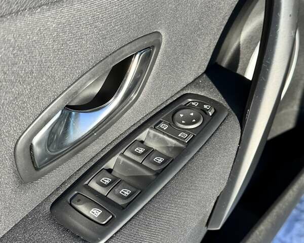 Чорний Рено Меган, об'ємом двигуна 1.6 л та пробігом 213 тис. км за 7500 $, фото 22 на Automoto.ua