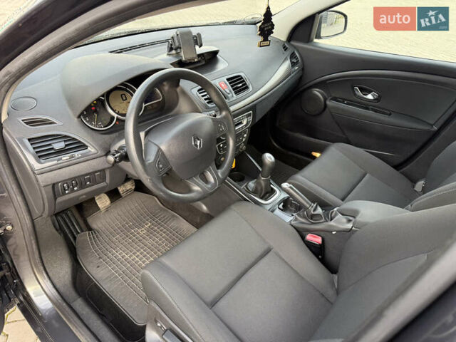 Рено Меган 2011 у Нововолинськ на Automoto.ua Чорний Рено Меган, об'ємом двигуна 1.46 л та пробігом 229 тис. км за 6500 $, фото 16 на Automoto.ua