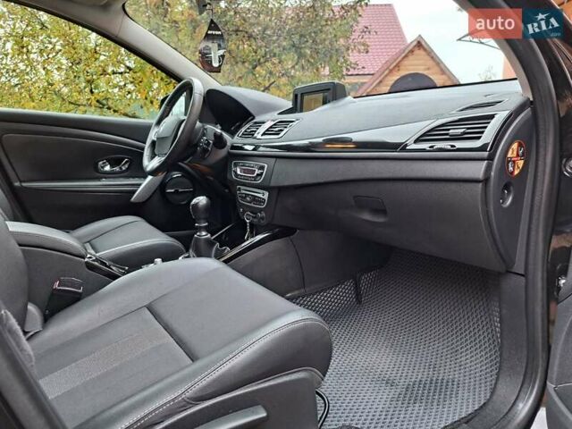 Черный Рено Меган, объемом двигателя 1.46 л и пробегом 249 тыс. км за 7650 $, фото 110 на Automoto.ua