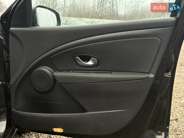 Черный Рено Меган, объемом двигателя 1.6 л и пробегом 285 тыс. км за 7300 $, фото 20 на Automoto.ua